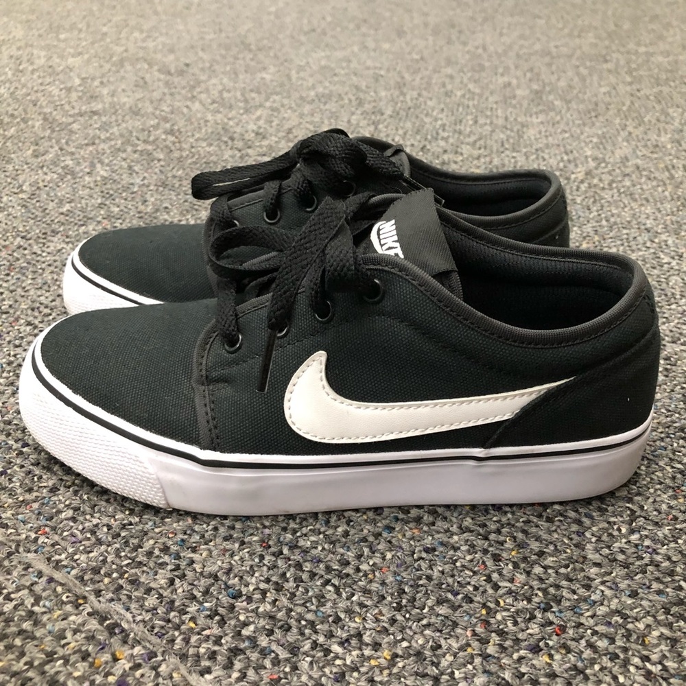 Nike Kids Toki Low Canvas Casual Shoe